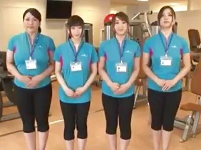 לאישה יש ציצים עסיסיים, ולזכר יש זין גדול לכוס ישראלי פורנו שלה.