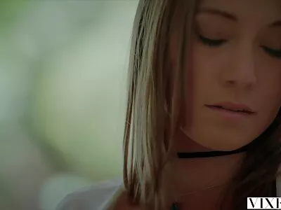 היא הורידה את השמיכה מגופה העירום והחלה לאונן מצלמות סקס ישראליות את הכוס.