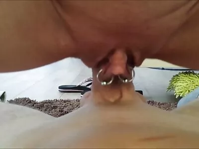 בסטי סרטוני סקס ישראלי חינם מנסה את האנאלי הראשונה עם גבר שחור.