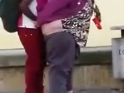 סופיה גונחת בקול פןרנו ישראלי כשזין גדול נכנס לישבנה ההדוק.
