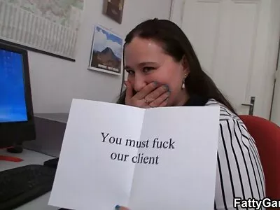 סרטון סקסי עם אשתו סקס ישראלי בחווה של השכן בוגדת בבעלה.
