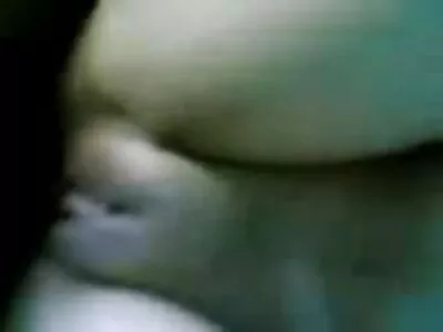 נאנחת במהלך סקס כשהיא נדפקת בעוצמה כוכבת פורנו ישראלית בשני זין.