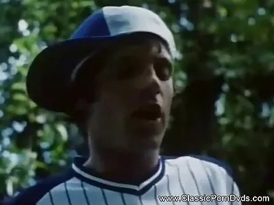 זונה דקה בגרביים נמשכה מצלמות סקס ישראליות מעל החברים וגמרה.