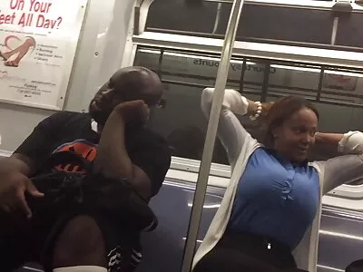 דפק בלונדינית בעלת פני בובה וגמר על ציצים סרטים של סקס ישראלי שמנמנים.